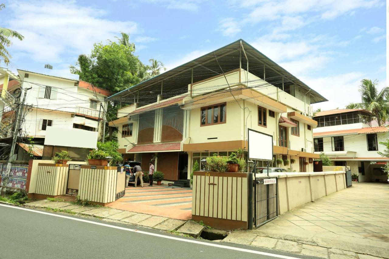 Oyo 6216 Royz Destinations Hotel Thiruvananthapuram Exterior photo